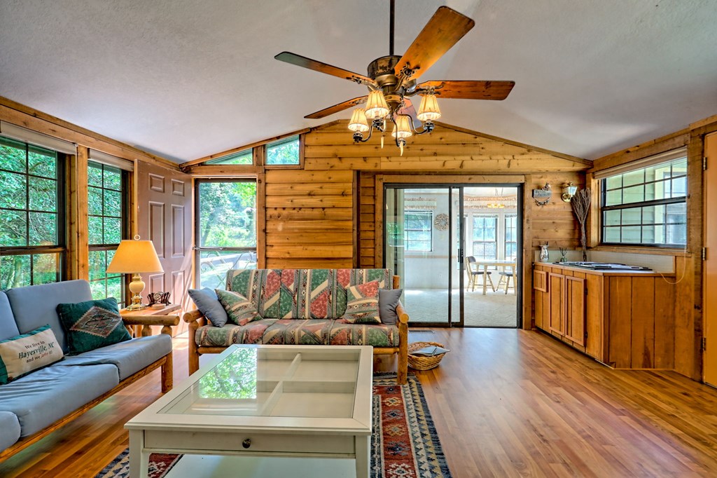 418828 Hayesville Residential