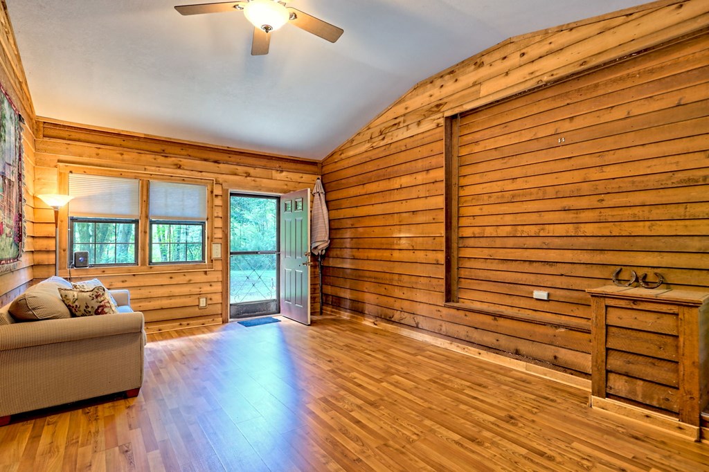 418828 Hayesville Residential