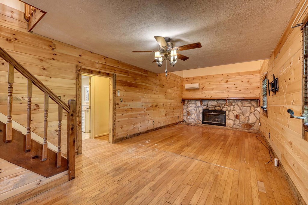 418855 Mineral Bluff Residential