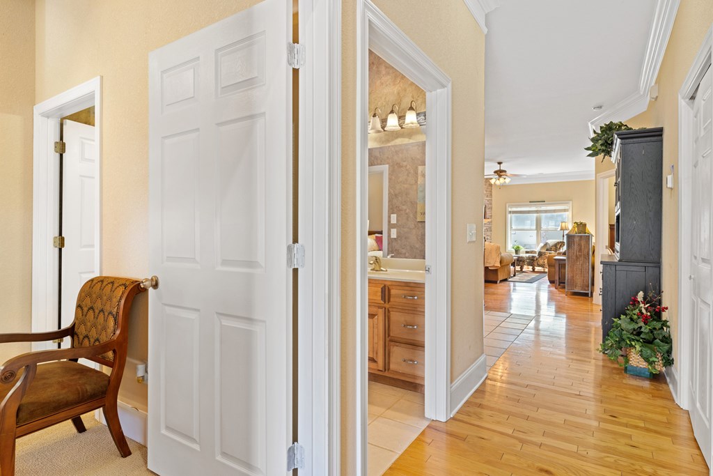 418888 Young Harris Condominium
