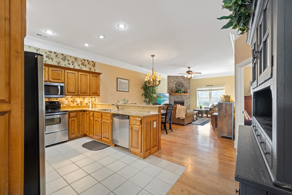 418888 Young Harris Condominium