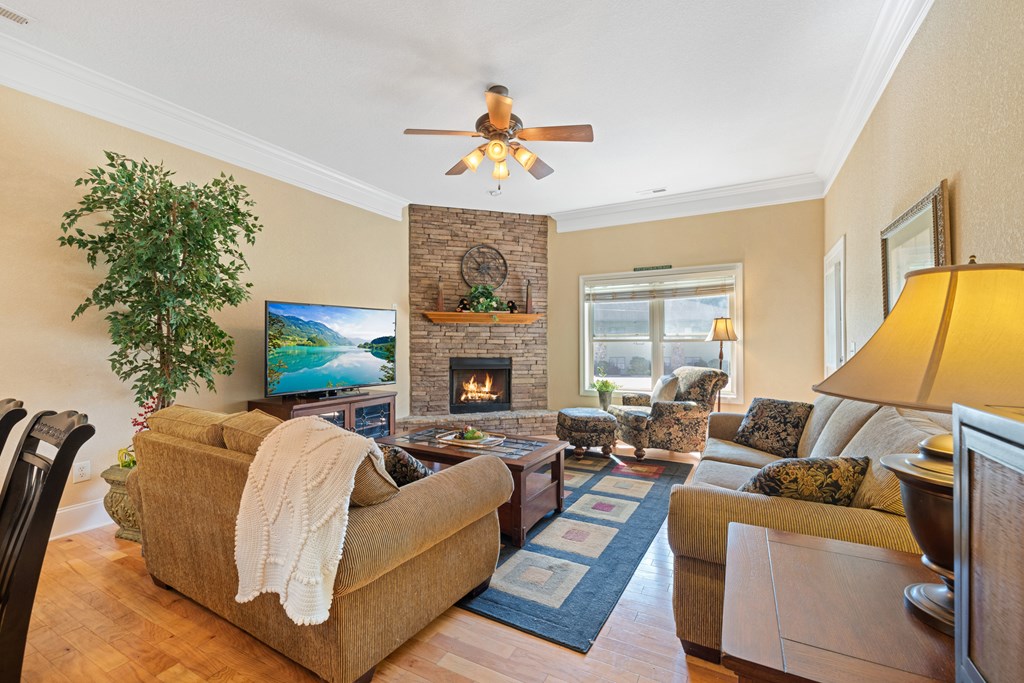 418888 Young Harris Condominium