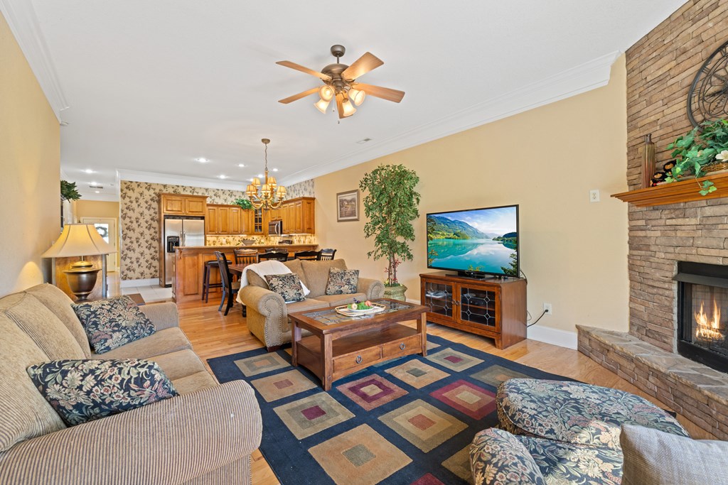 418888 Young Harris Condominium