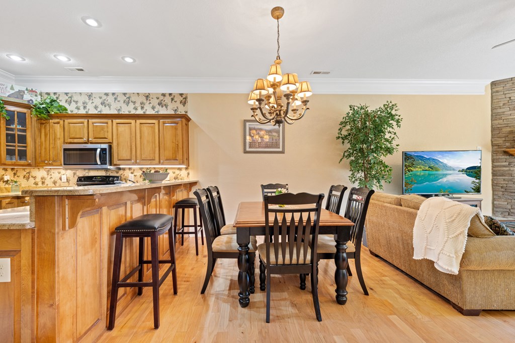 418888 Young Harris Condominium