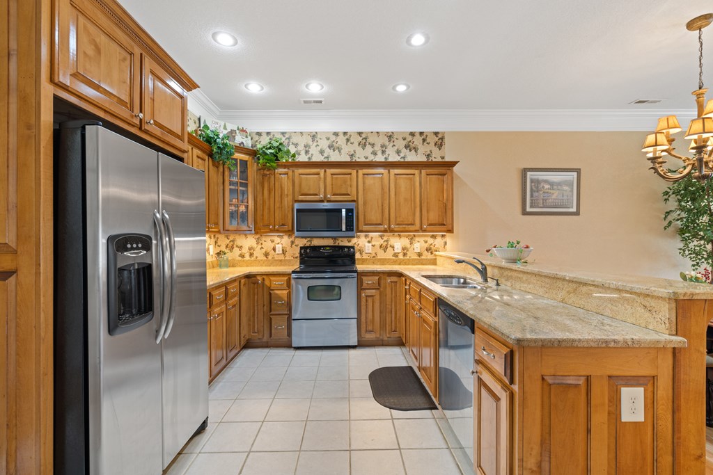 418888 Young Harris Condominium