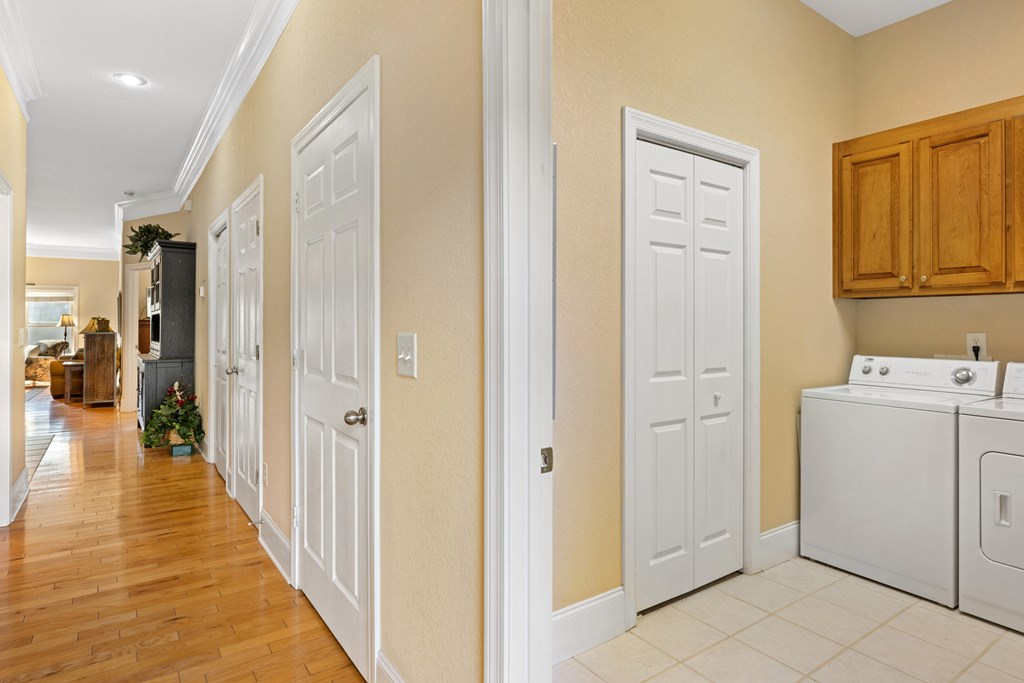 418888 Young Harris Condominium