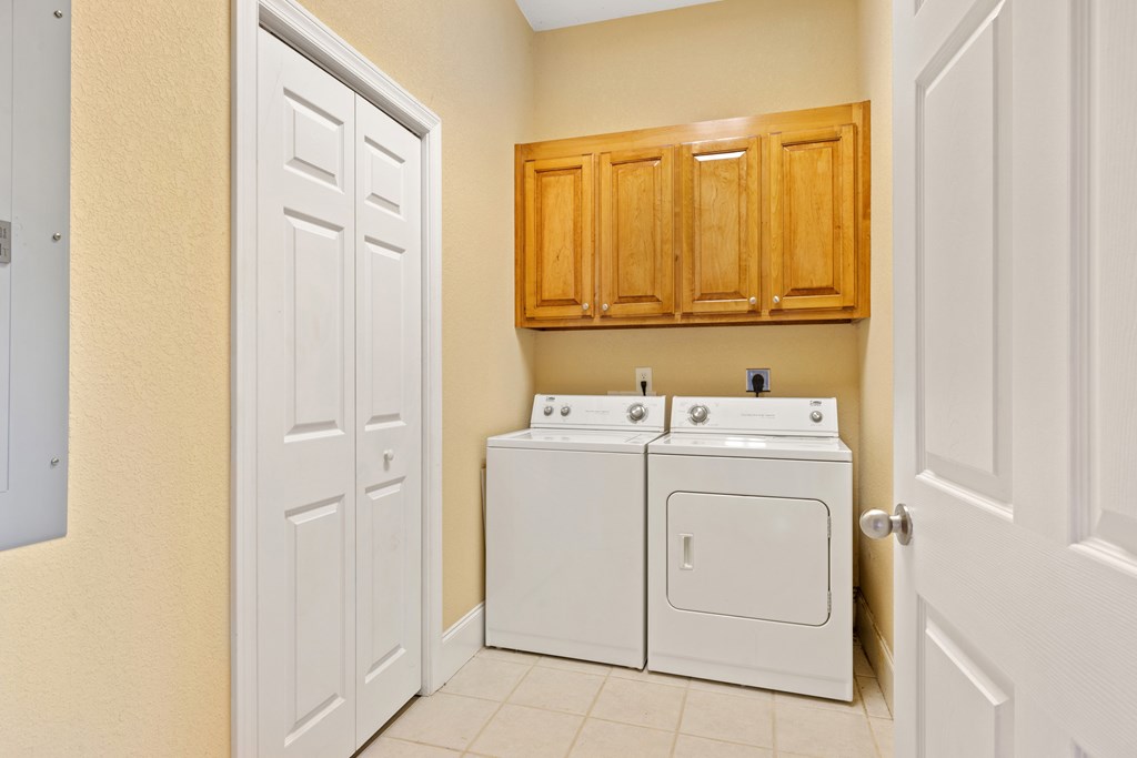 418888 Young Harris Condominium