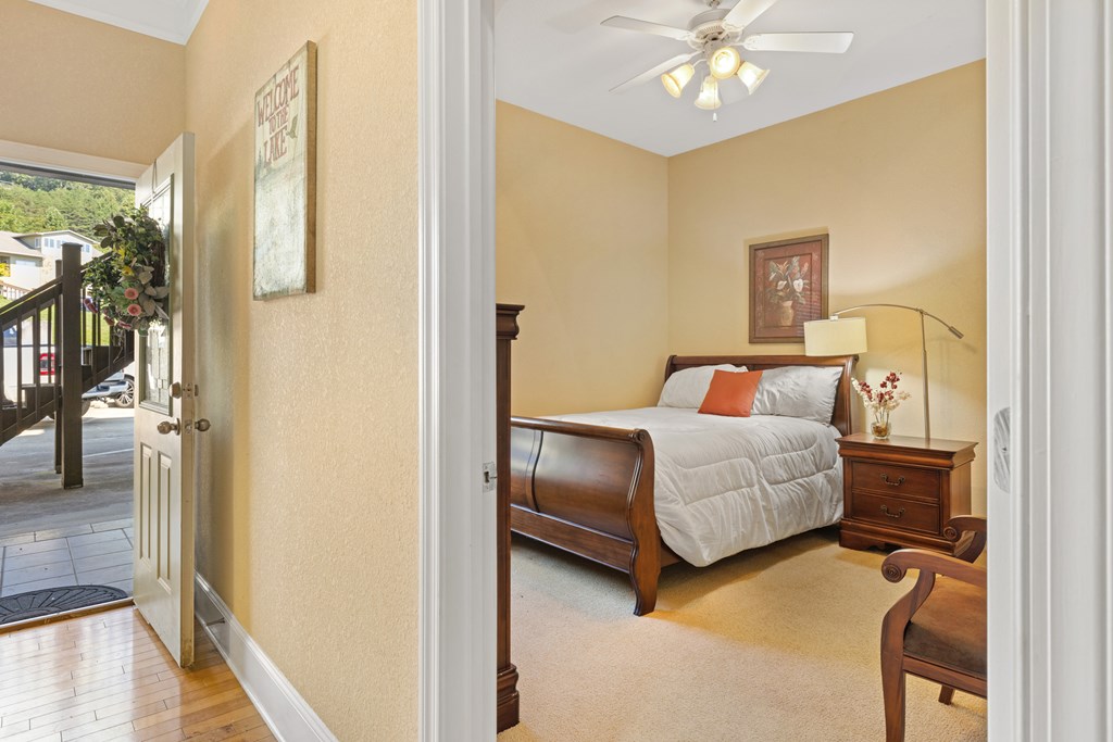 418888 Young Harris Condominium