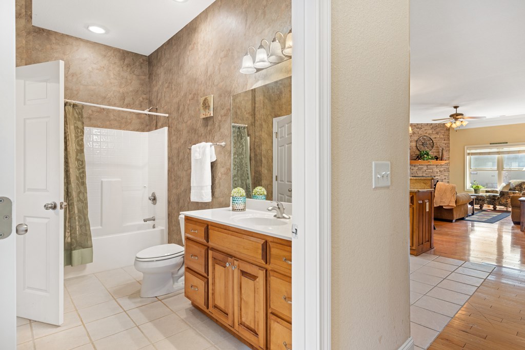 418888 Young Harris Condominium