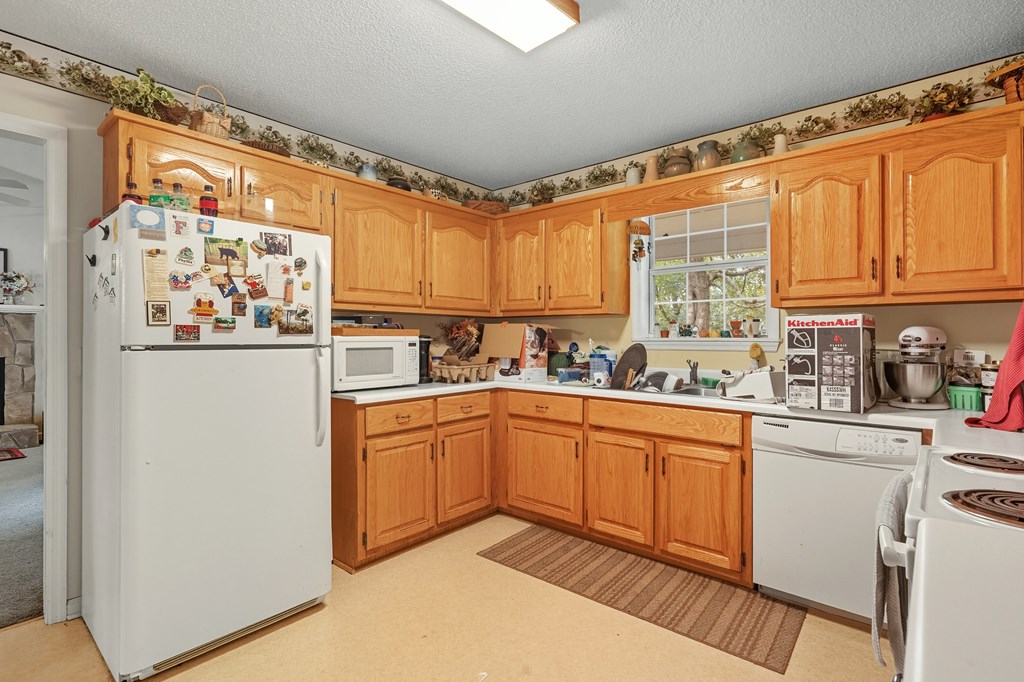 418906 Young Harris Residential