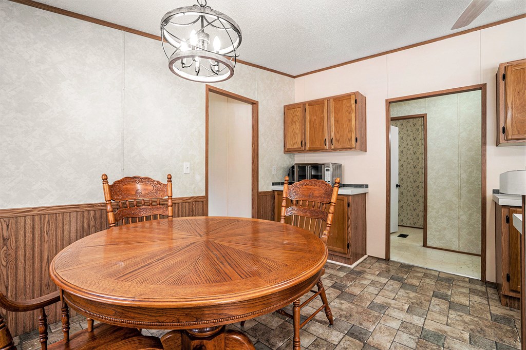 418946 Chatsworth Residential