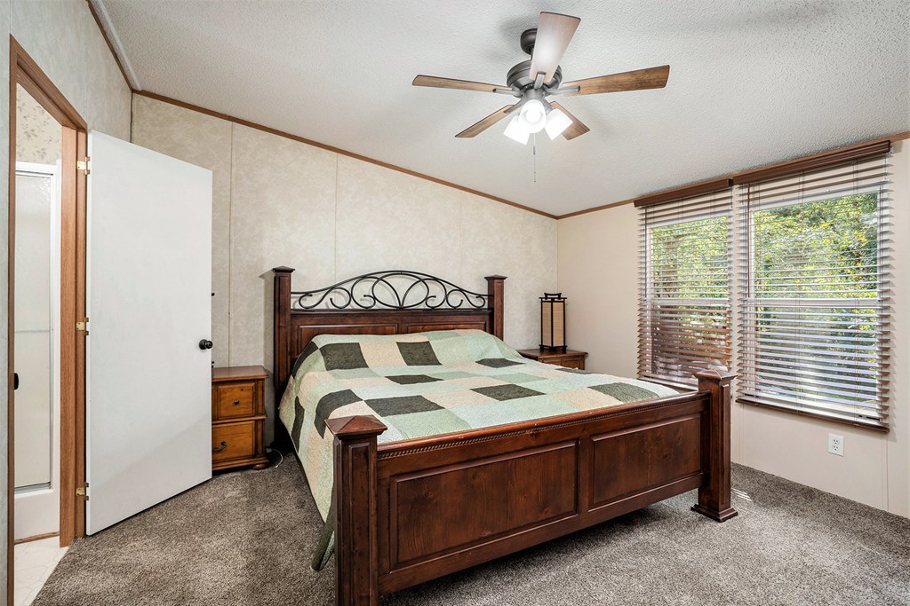 418946 Chatsworth Residential
