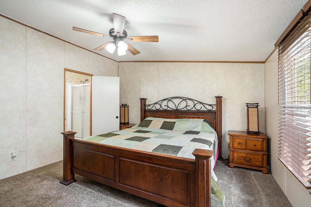 418946 Chatsworth Residential
