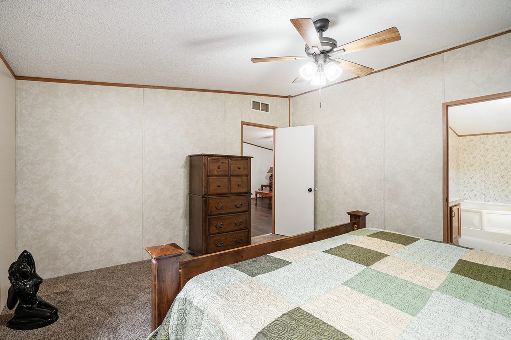 418946 Chatsworth Residential