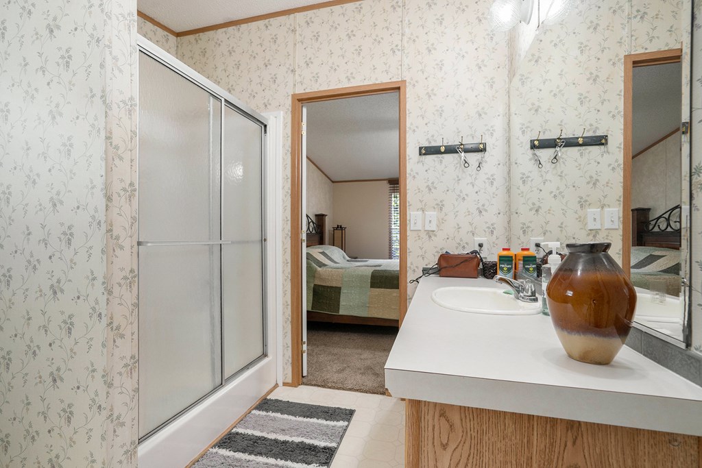418946 Chatsworth Residential