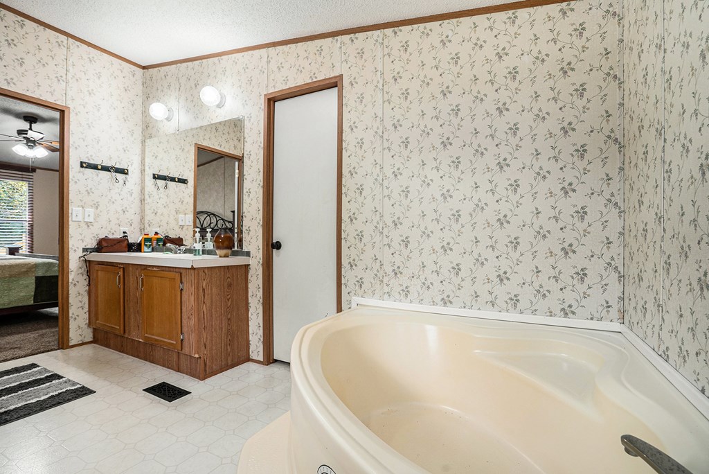 418946 Chatsworth Residential