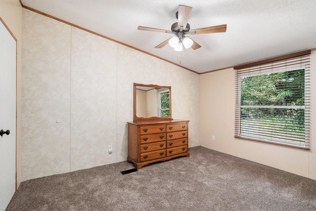418946 Chatsworth Residential