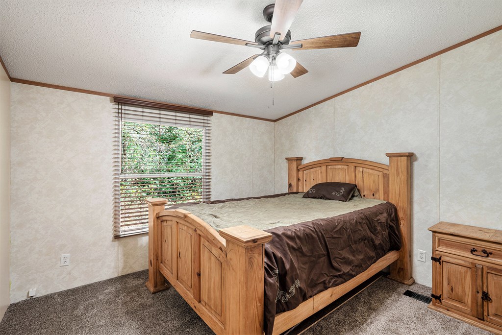 418946 Chatsworth Residential