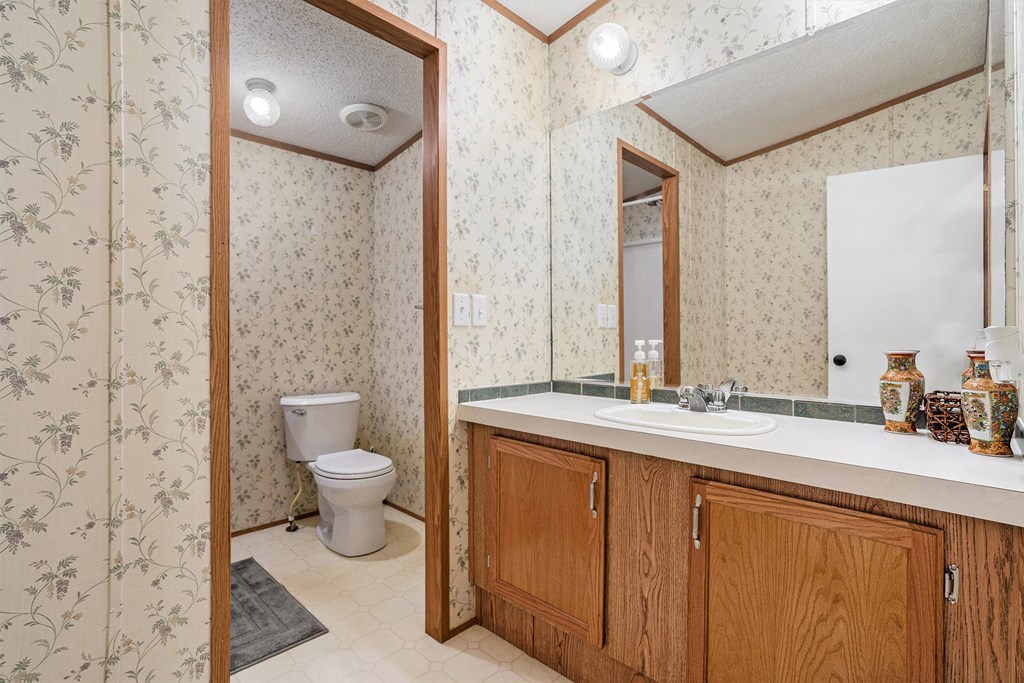 418946 Chatsworth Residential