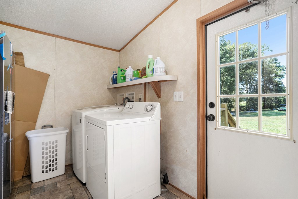 418946 Chatsworth Residential