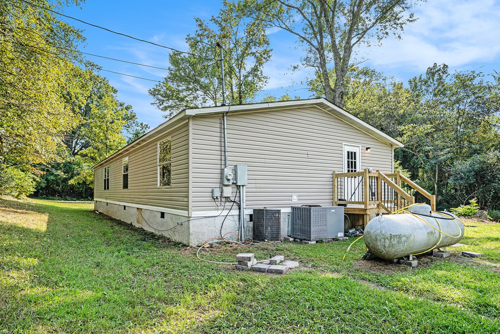 418946 Chatsworth Residential