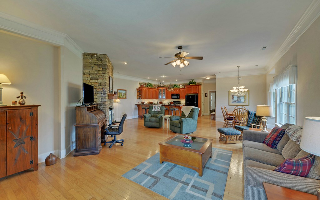 418970 Young Harris Condominium