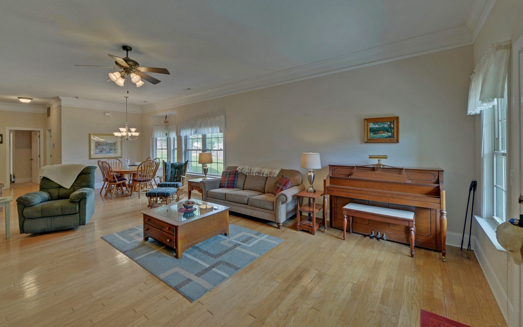 418970 Young Harris Condominium