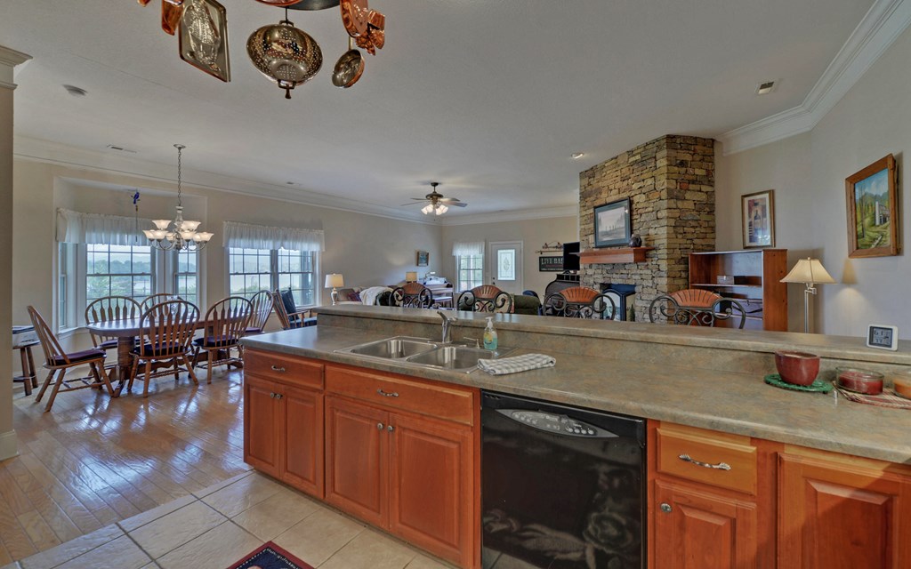 418970 Young Harris Condominium