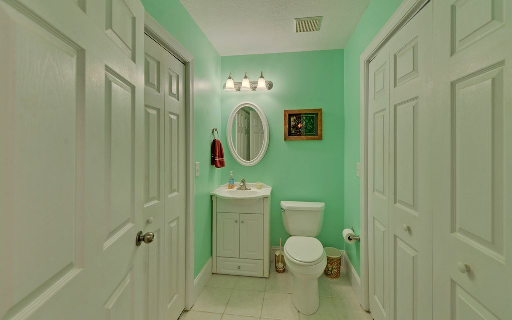 418970 Young Harris Condominium