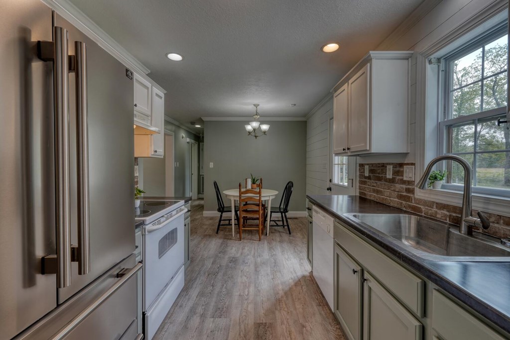 419084 Young Harris Residential
