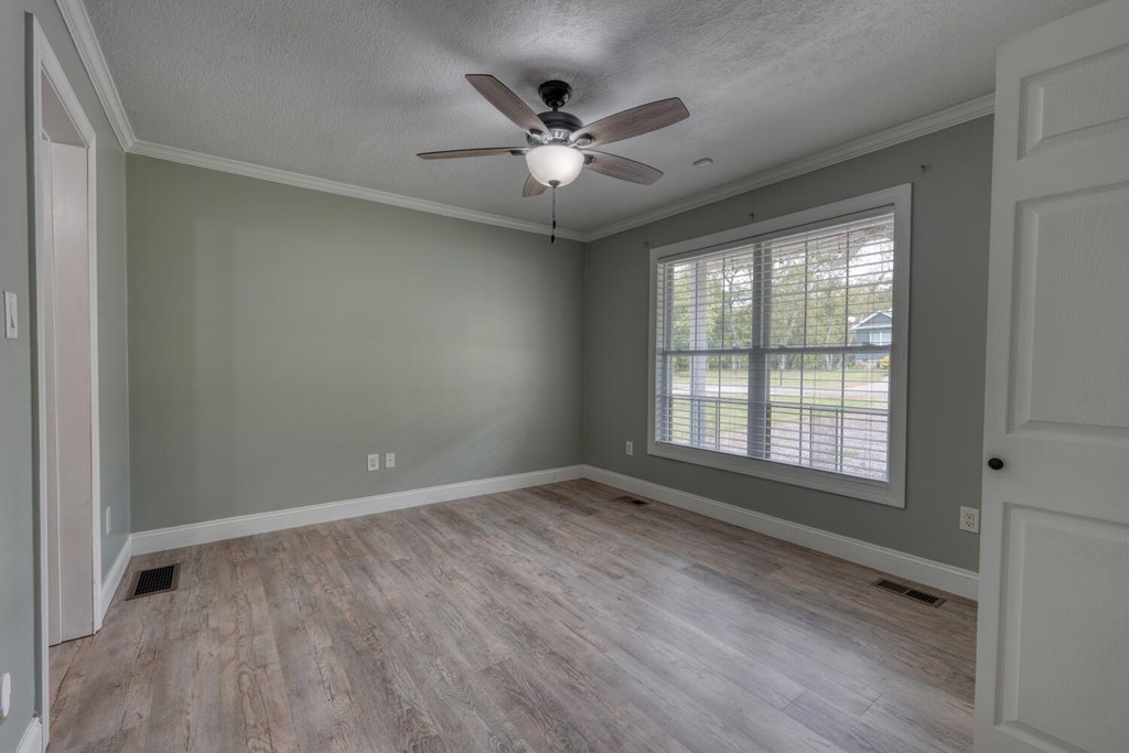 419084 Young Harris Residential