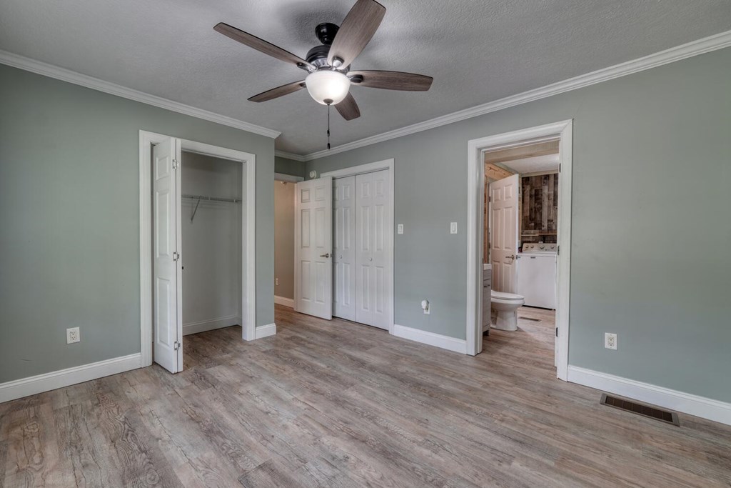 419084 Young Harris Residential