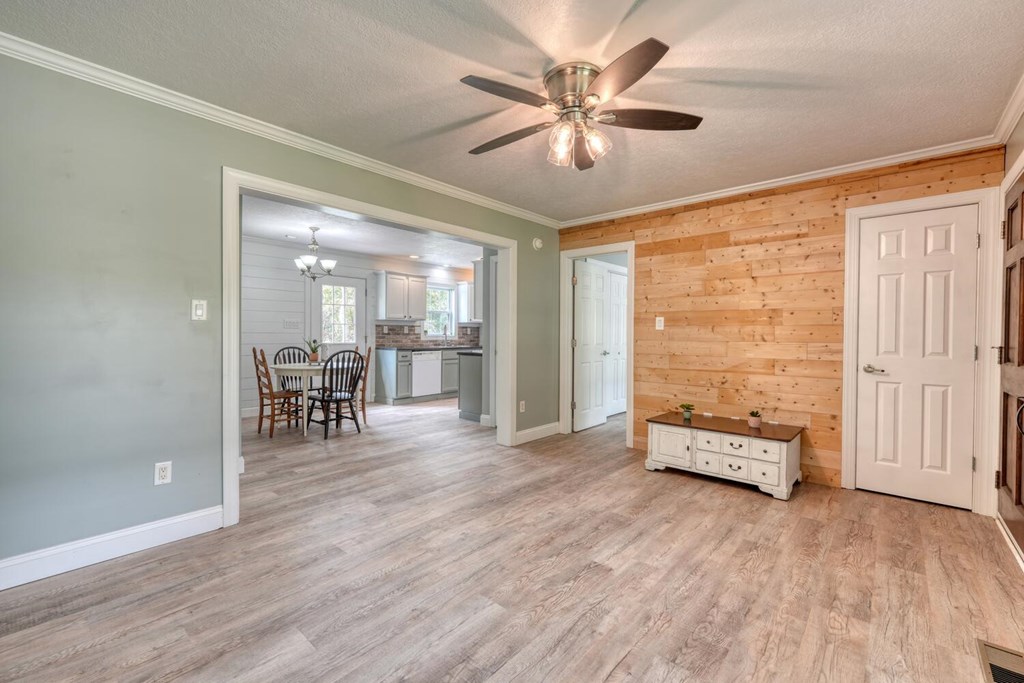 419084 Young Harris Residential
