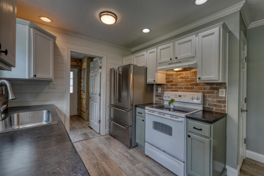419084 Young Harris Residential