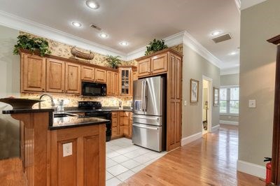 419098 Young Harris Condominium