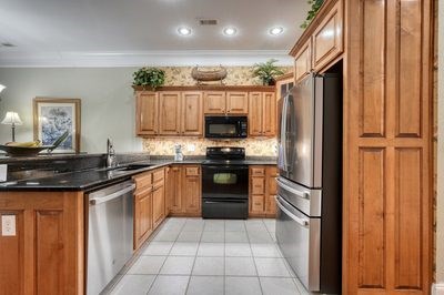 419098 Young Harris Condominium