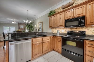 419098 Young Harris Condominium