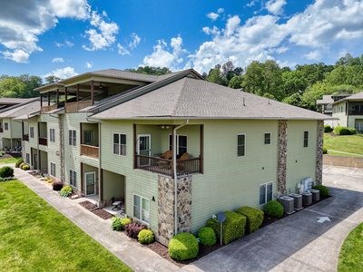 419098 Young Harris Condominium