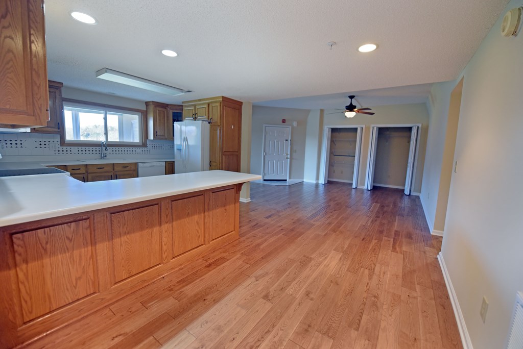 419334 Young Harris Condominium