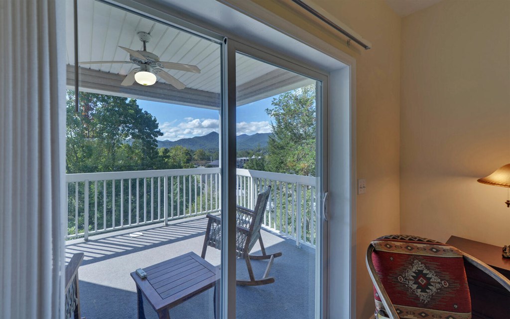 419357 Hiawassee Condominium