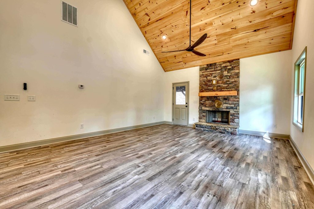 419388 Young Harris Residential