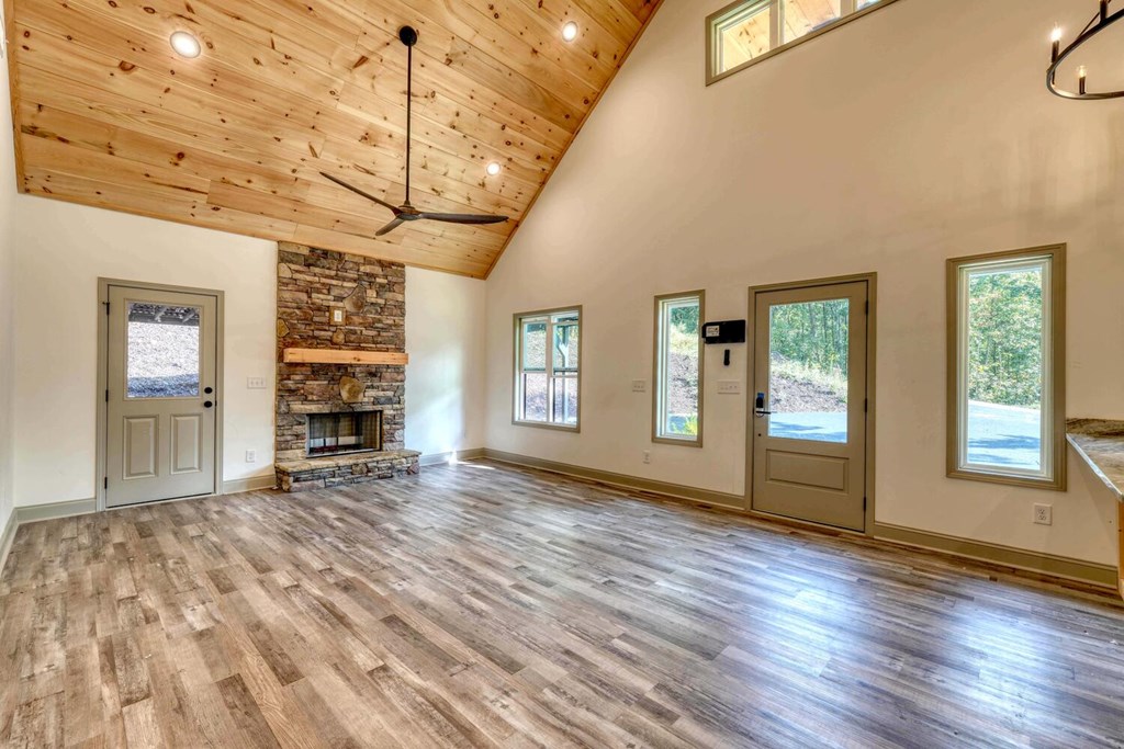 419388 Young Harris Residential