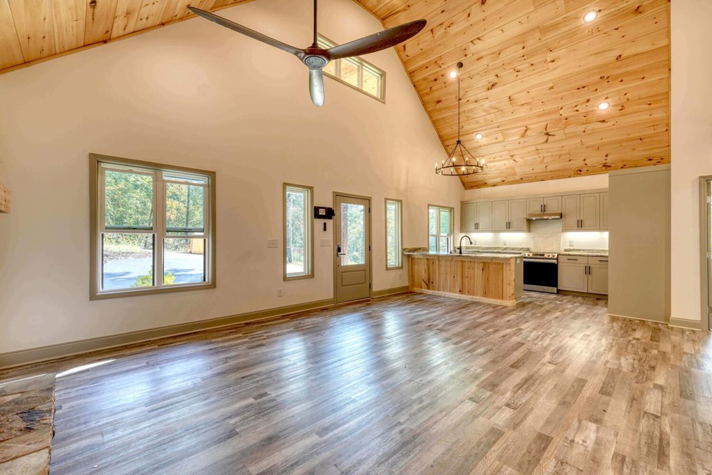 419388 Young Harris Residential