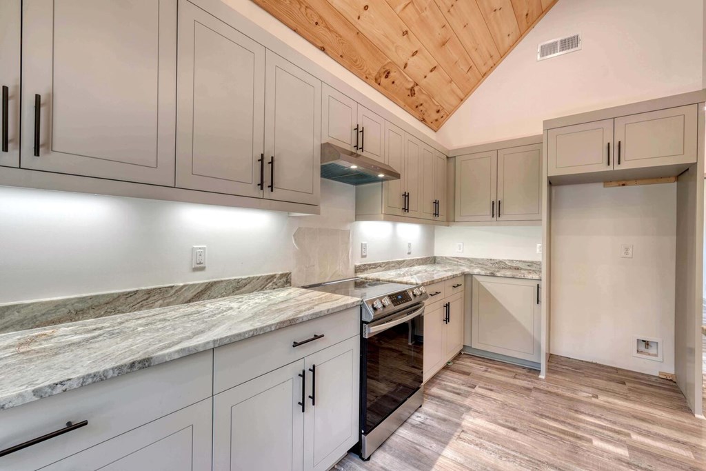 419388 Young Harris Residential