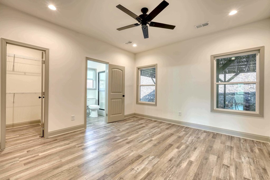 419388 Young Harris Residential