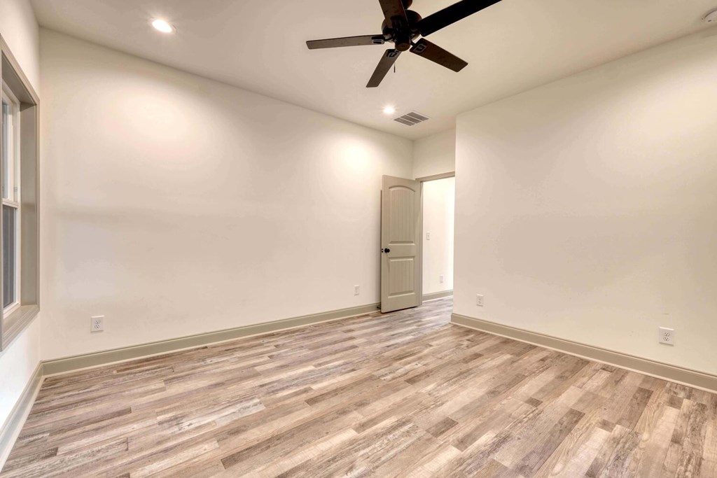 419388 Young Harris Residential