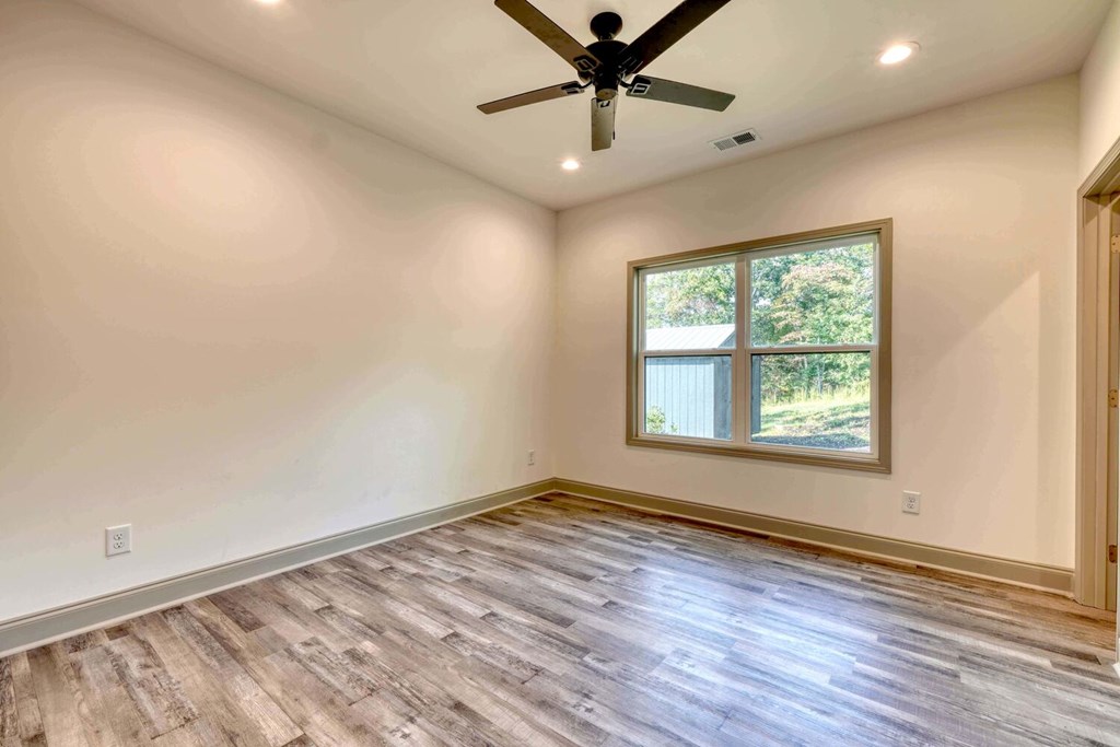 419388 Young Harris Residential