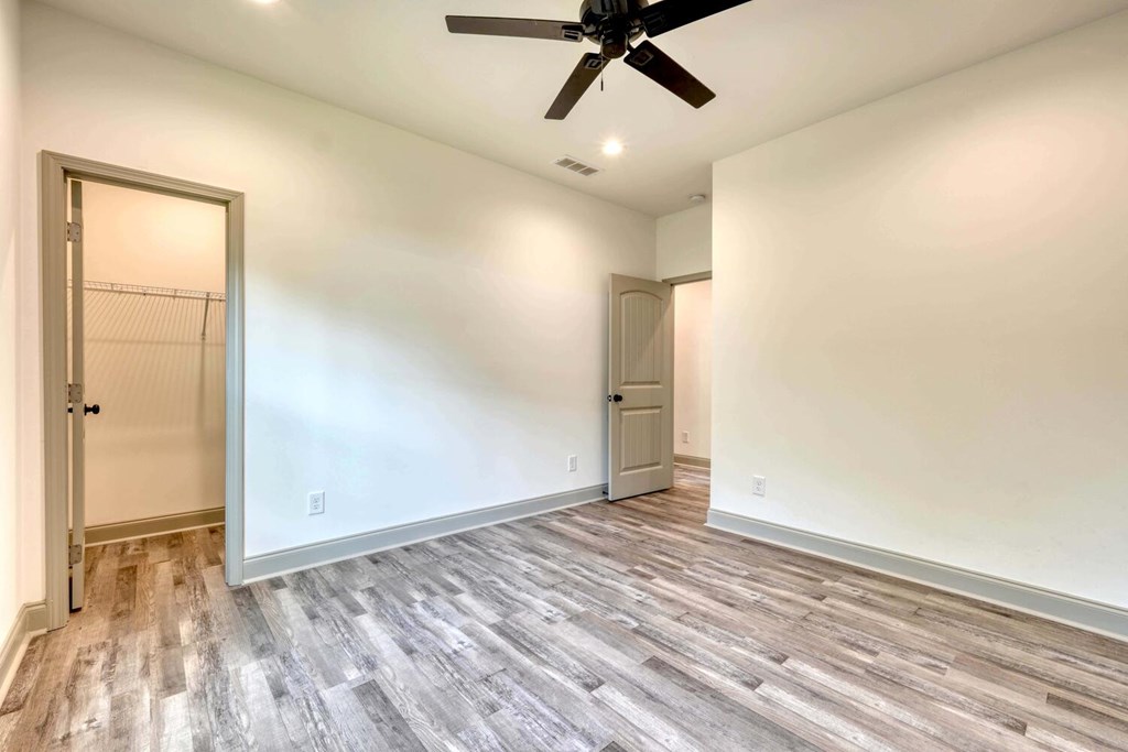 419388 Young Harris Residential