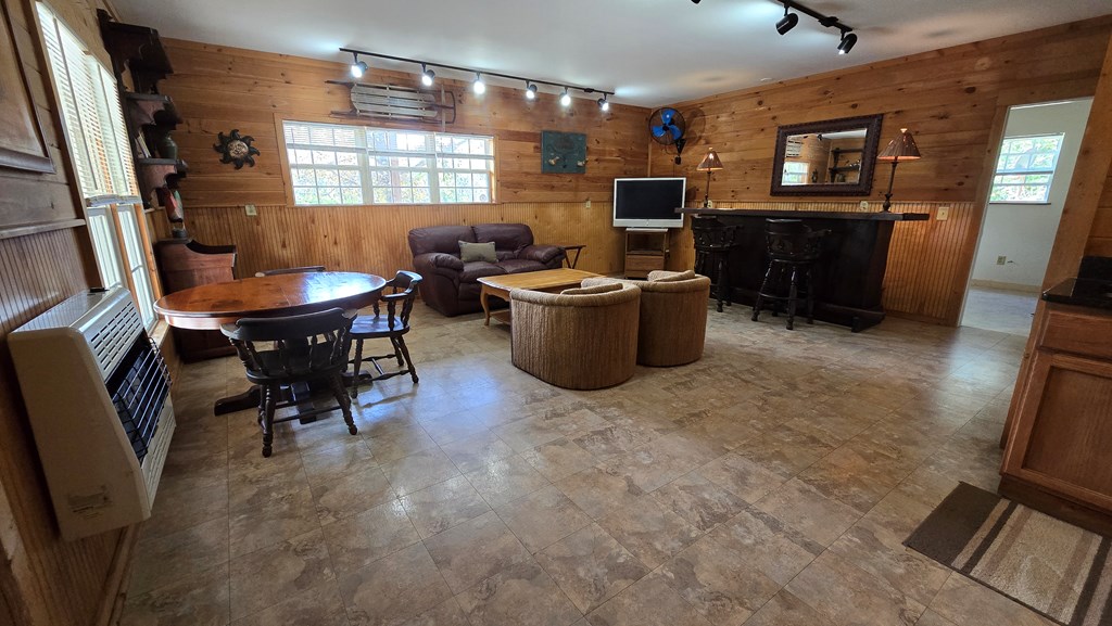 419393 Young Harris Residential