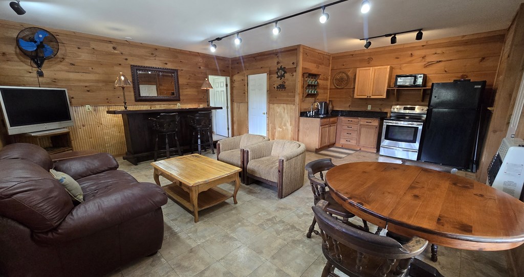 419393 Young Harris Residential
